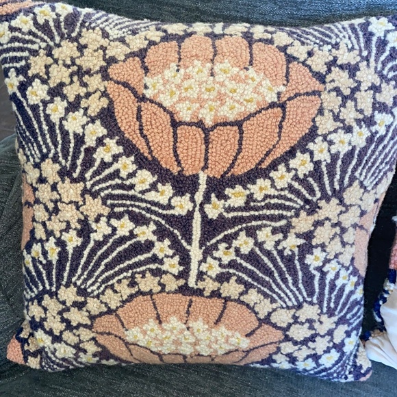 2 Floral Hooked Rug Pillow Lavender and Peach 18x18 - Picture 5 of 12